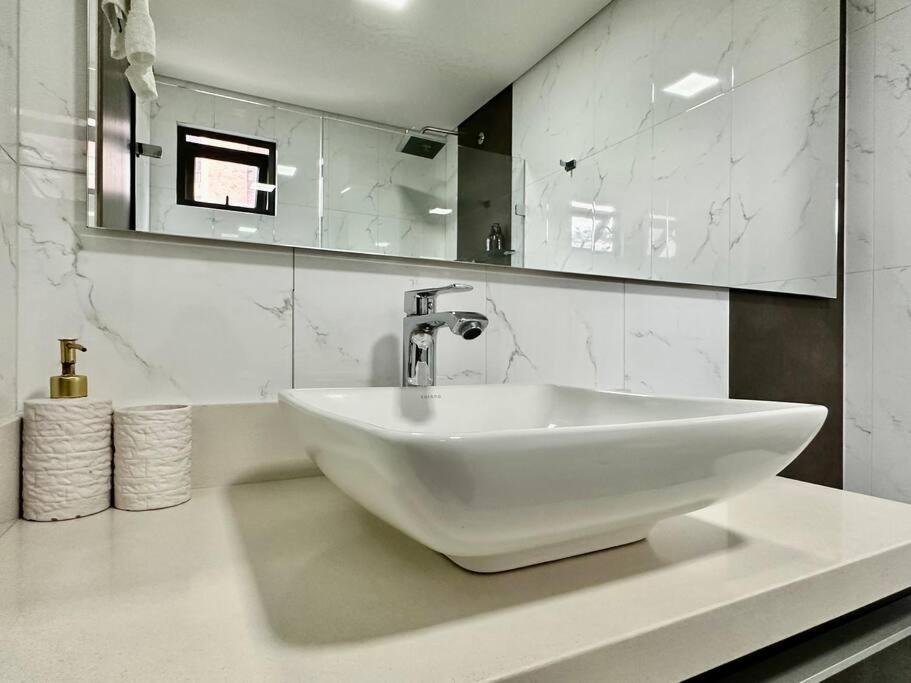 302 Spacious apartment nice view in El Poblado