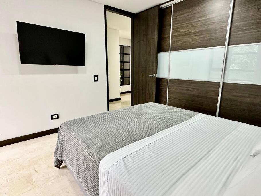 302 Spacious apartment nice view in El Poblado