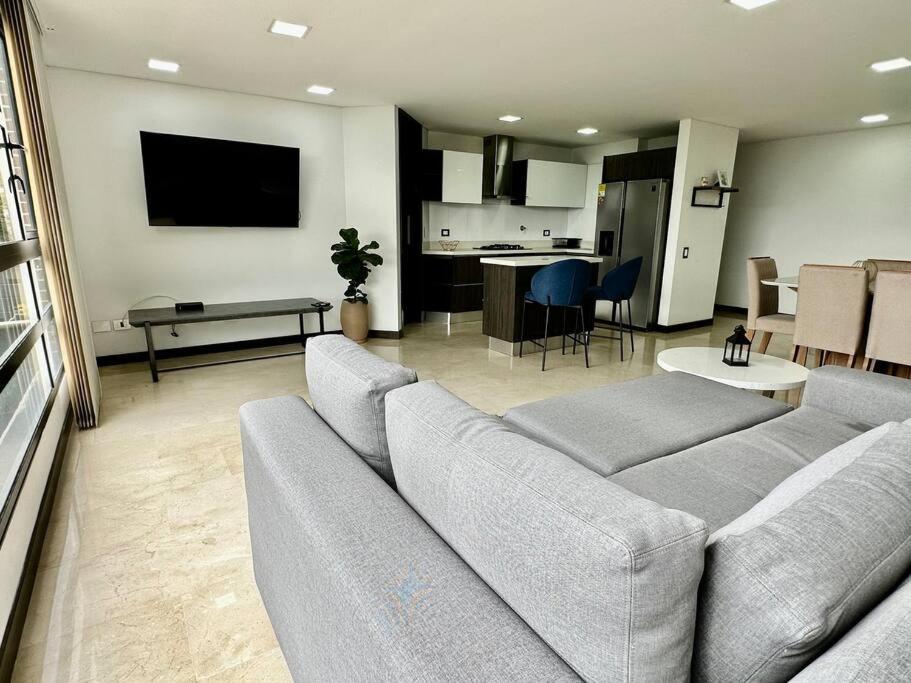 302 Spacious apartment nice view in El Poblado