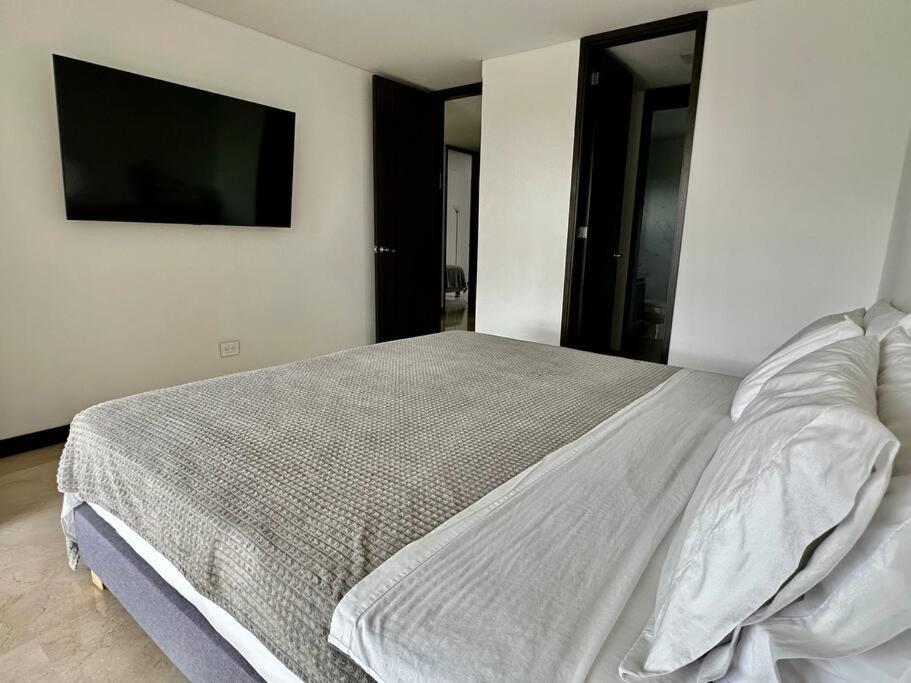 302 Spacious apartment nice view in El Poblado