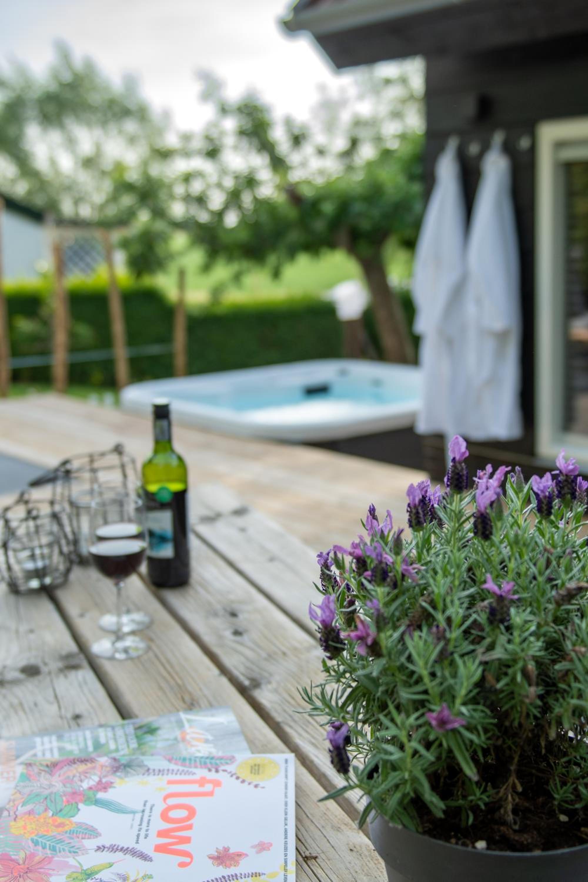 't Witte Huisje met Jacuzzi optioneel