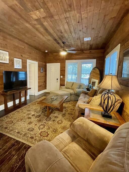 Spacious Waterfront Cottage + 2.5 Acres on the Bay view 3
