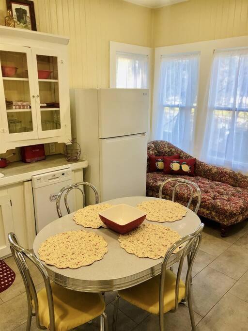 Spacious Waterfront Cottage + 2.5 Acres on the Bay view 4