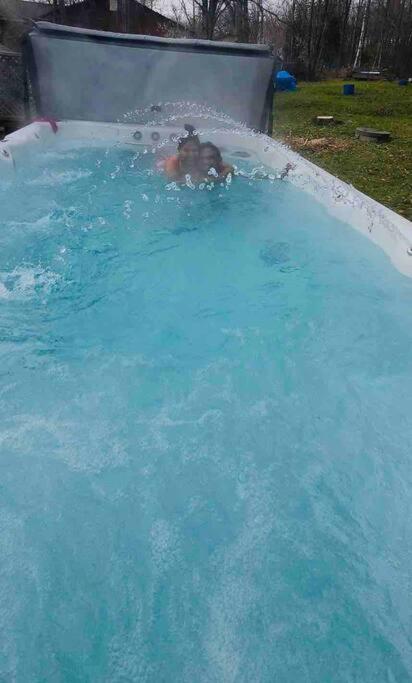 Beautiful Cottage 14’ft swim spa, Sauna & Kayaks