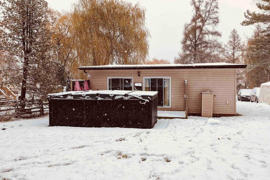 Beautiful Cottage 14’ft swim spa, Sauna & Kayaks