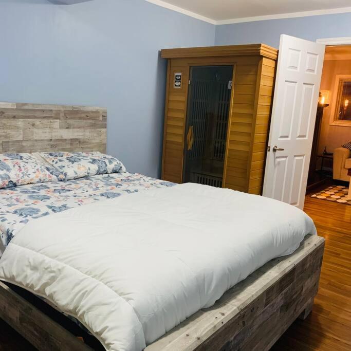 Beautiful Cottage 14’ft swim spa, Sauna & Kayaks