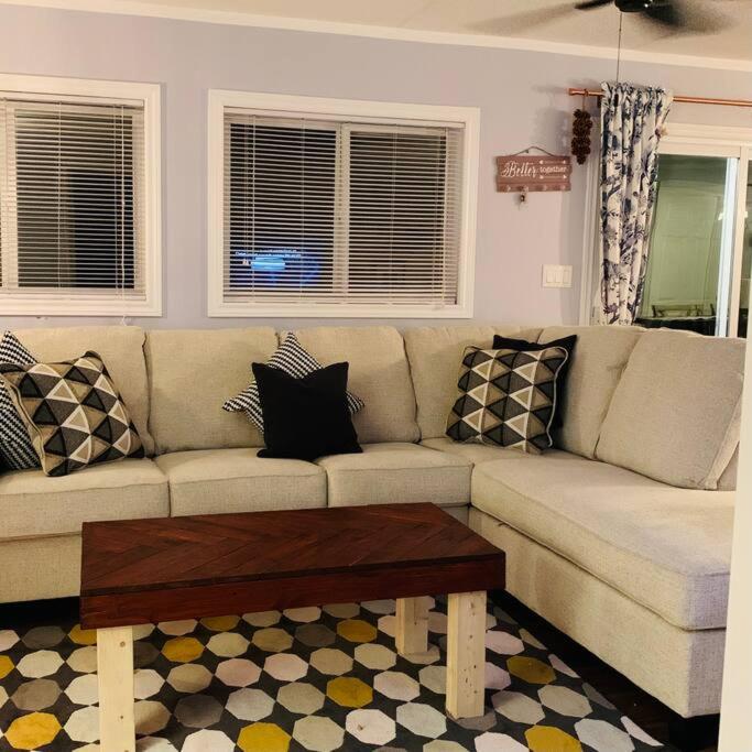 Beautiful Cottage 14’ft swim spa, Sauna & Kayaks