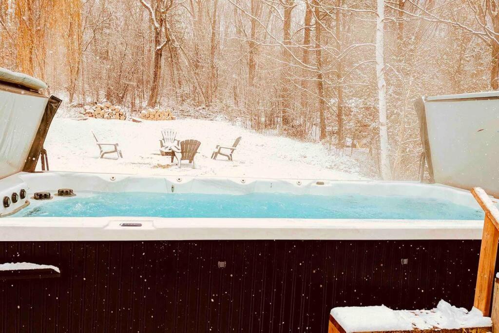 Beautiful Cottage 14’ft swim spa, Sauna & Kayaks