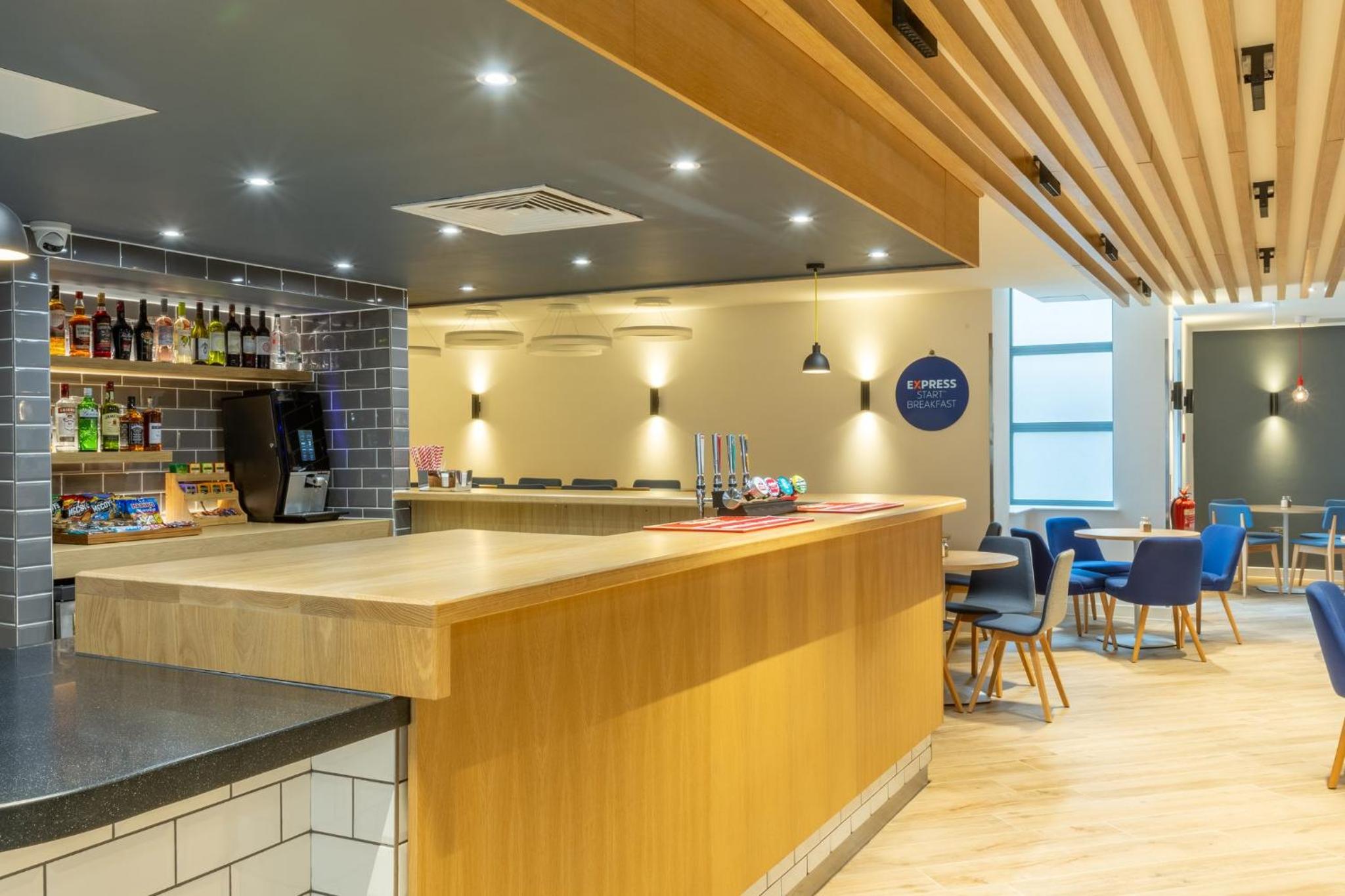 Croydon Vacations - Holiday Inn Express London Croydon, an IHG Hotel - Property Image 1