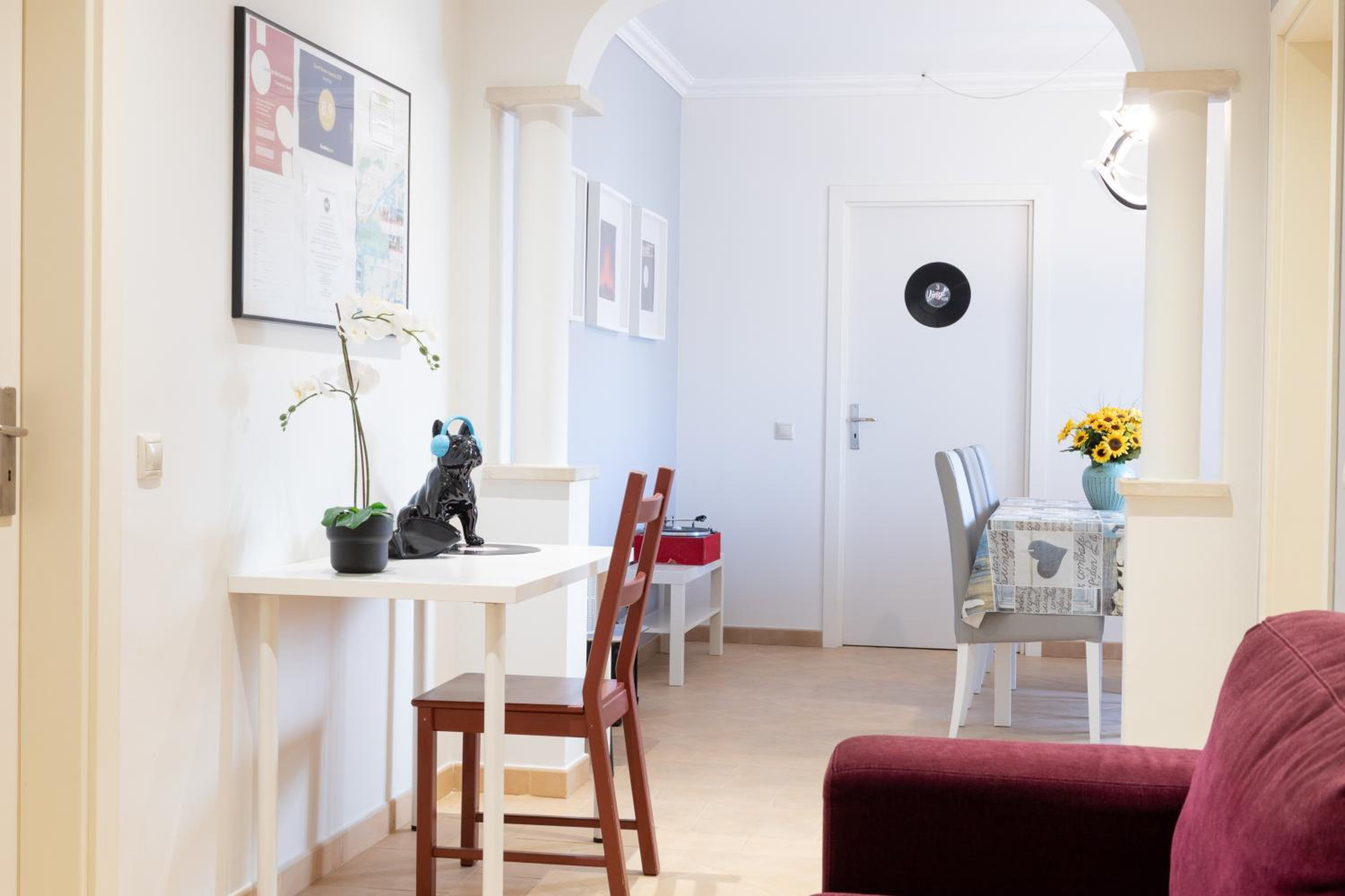 Vinyl Flat Bed & Breakfast - Rooms view 3