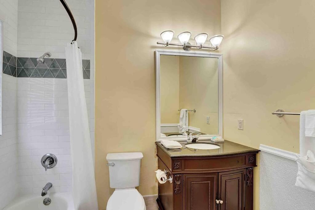 New luxury home in PB 5king beds free parking+wifi view 3