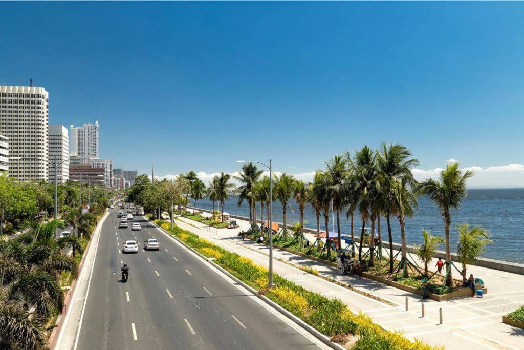 Condo Near Airport Okada MOA w/ 60 inch smart TV view 3