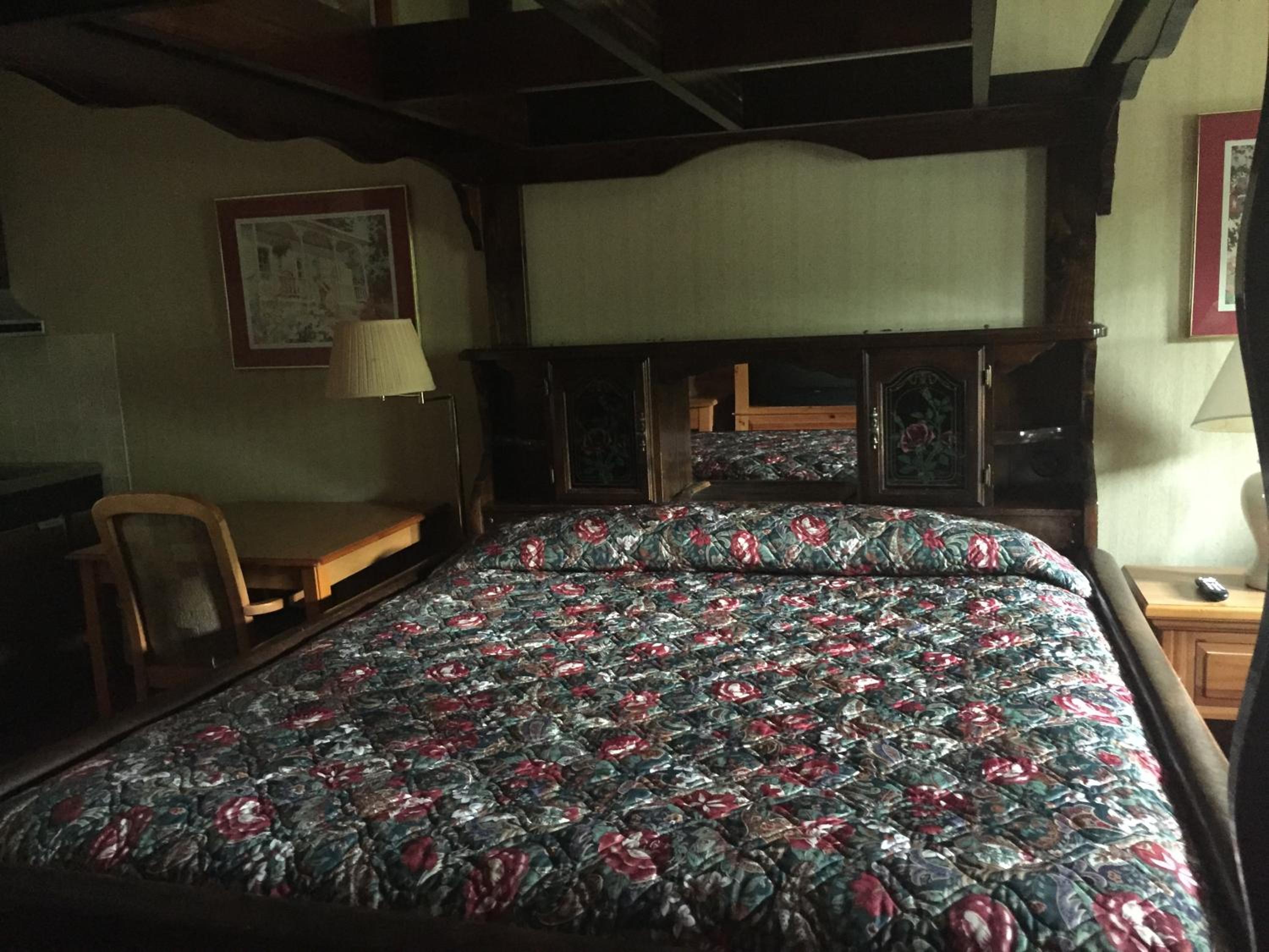 Highland Hills Motel & Cabins