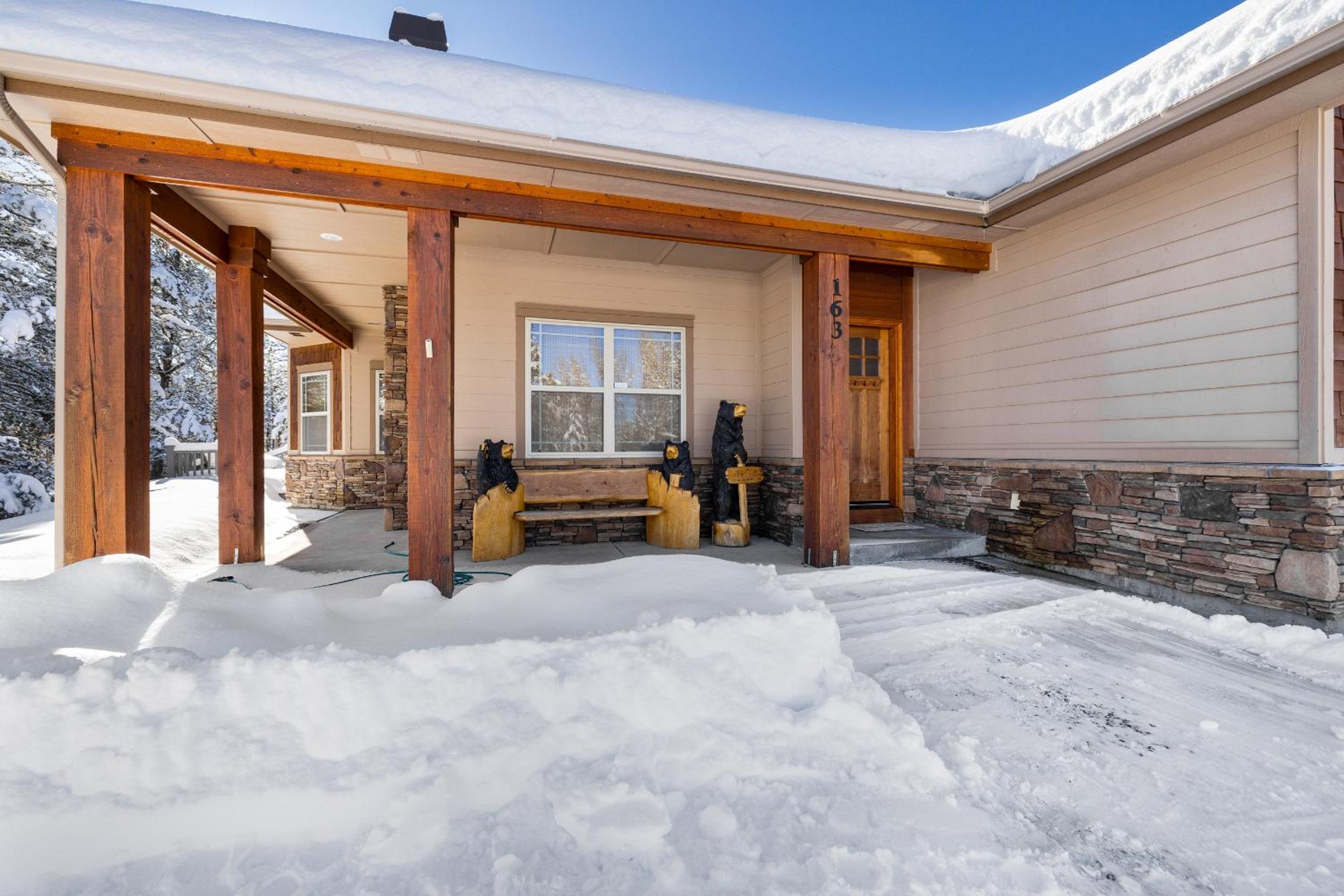 New! Black Bear Inn - Pet friendly - trailer parking - walk to lake - rustic view 4