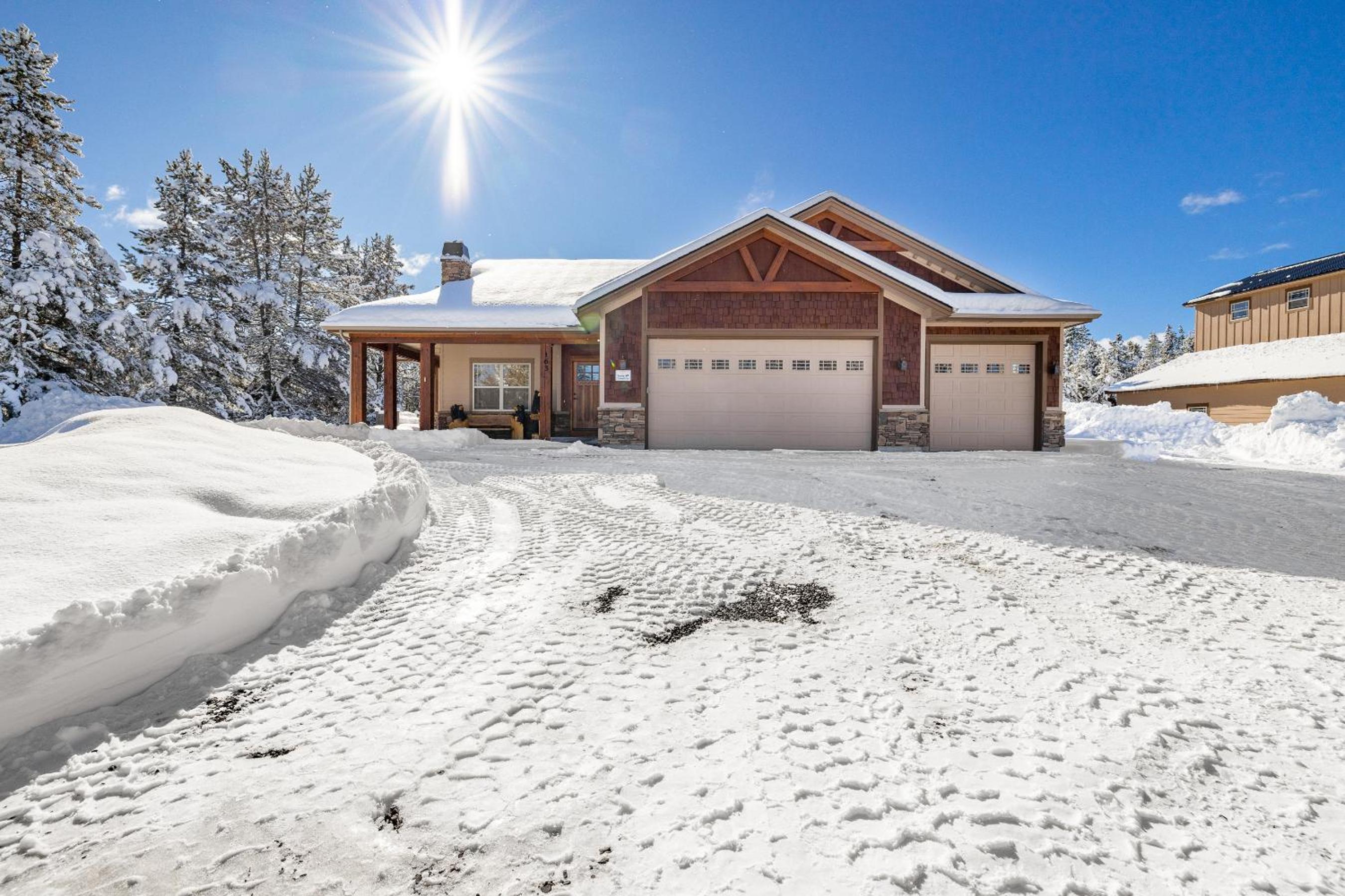 New! Black Bear Inn - Pet friendly - trailer parking - walk to lake - rustic view 5