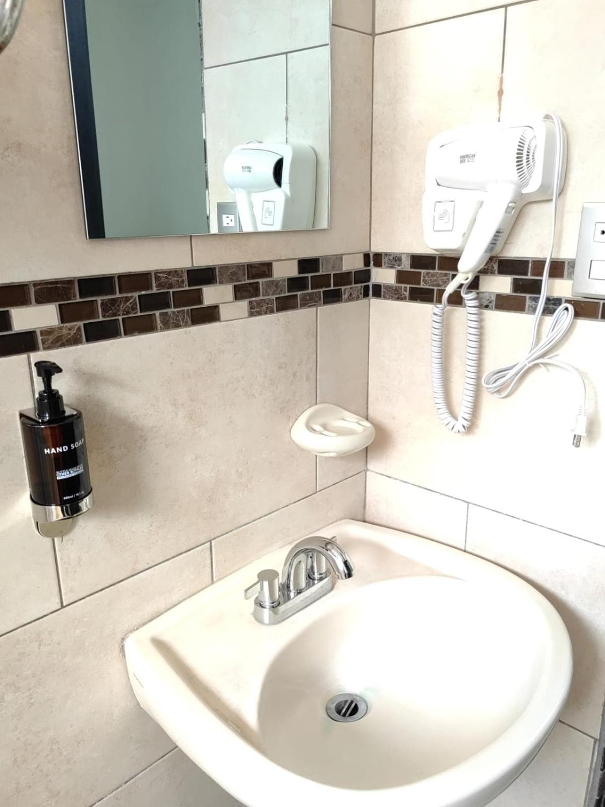 Hotel Boutique CasAguacate Apt Morfo close to Airport