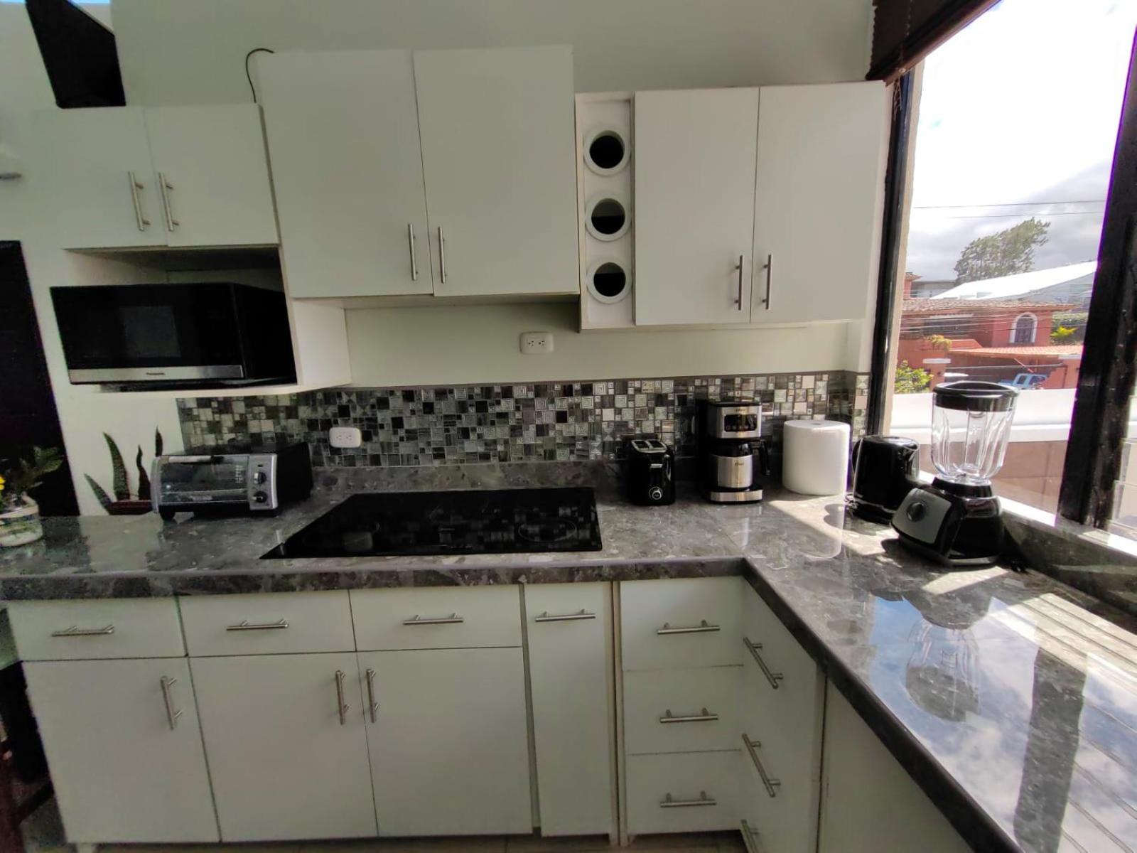 Hotel Boutique CasAguacate Apt Morfo close to Airport