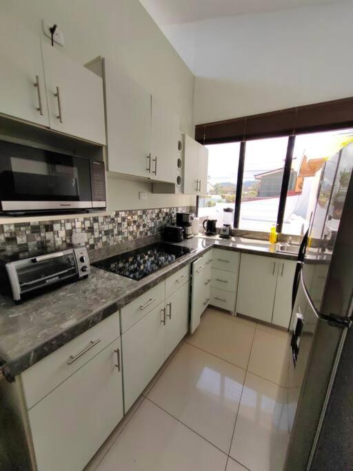 Hotel Boutique CasAguacate Apt Morfo close to Airport