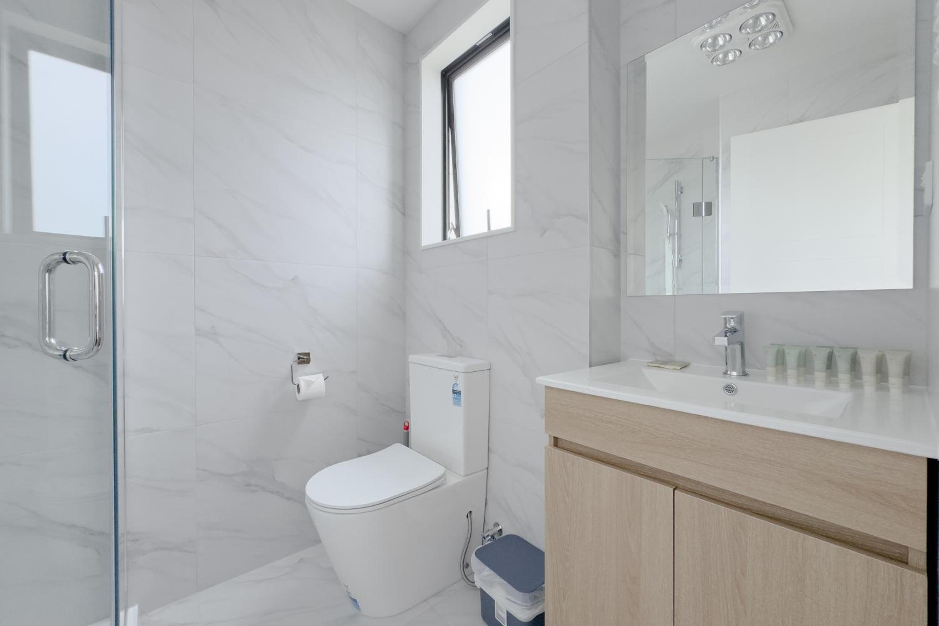 Modern 3-bds townhouse in South Auckland view 4