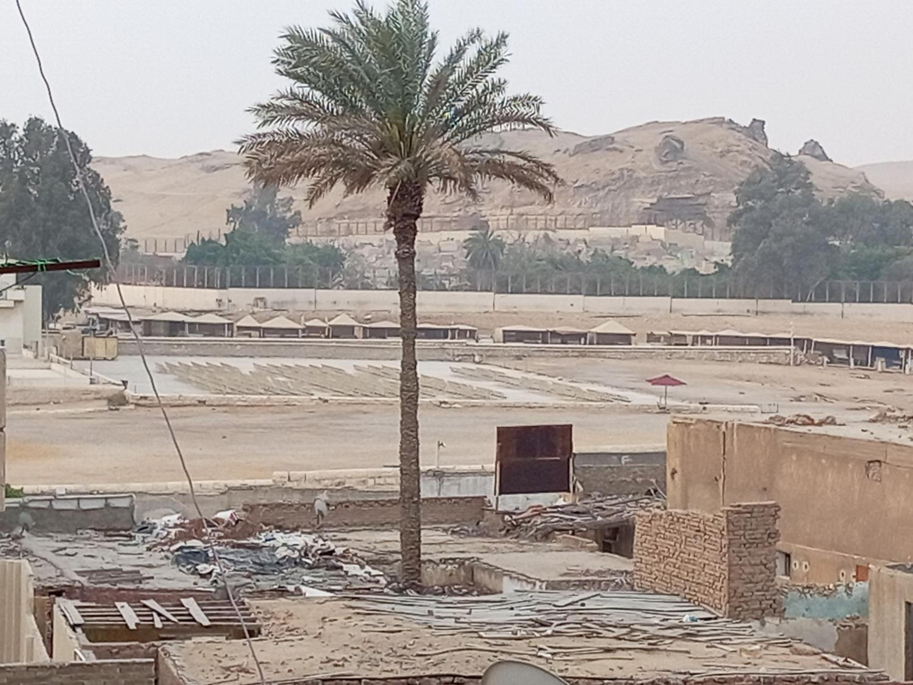 Grensha Pyramids inn