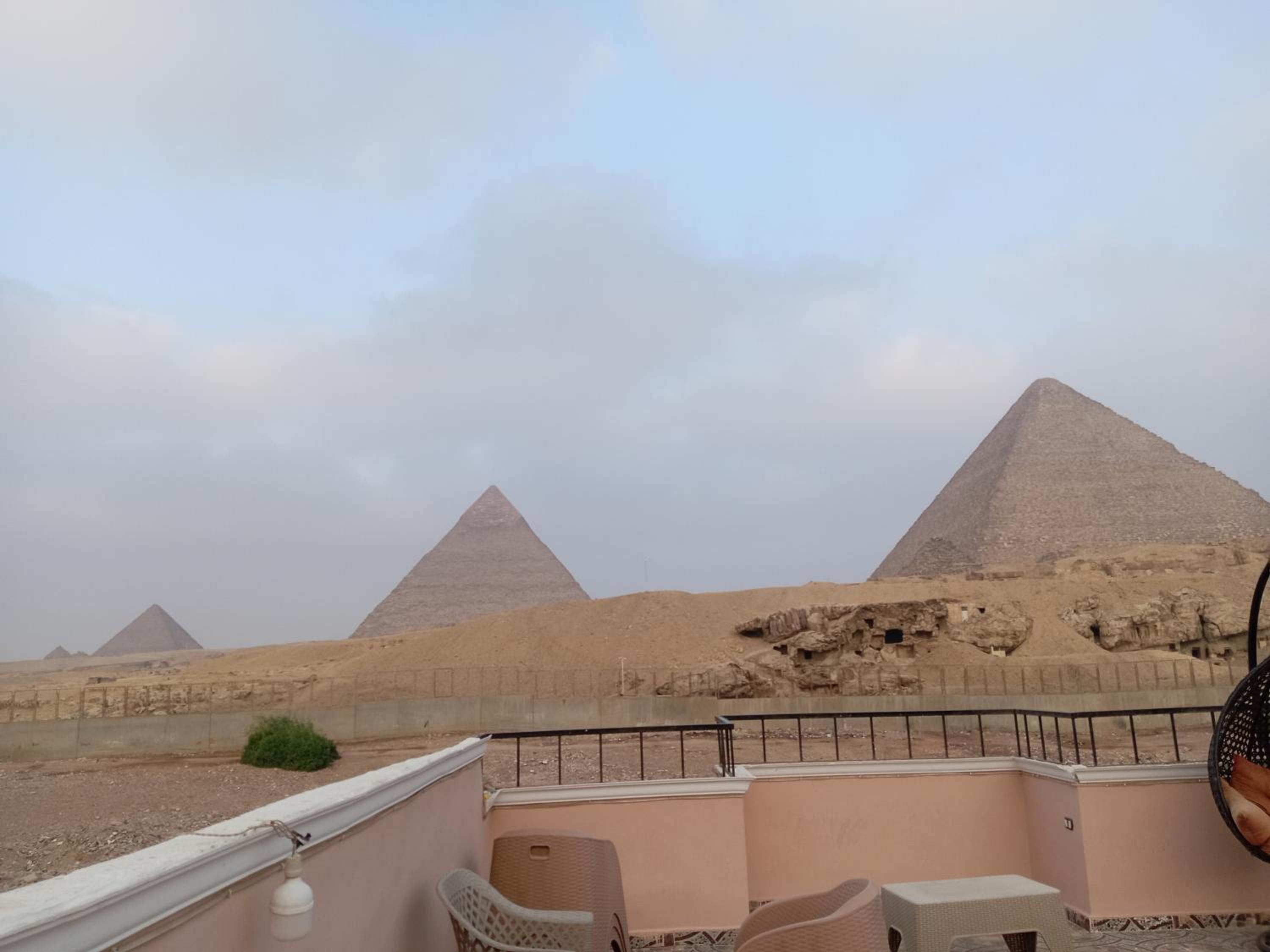 Grensha Pyramids inn