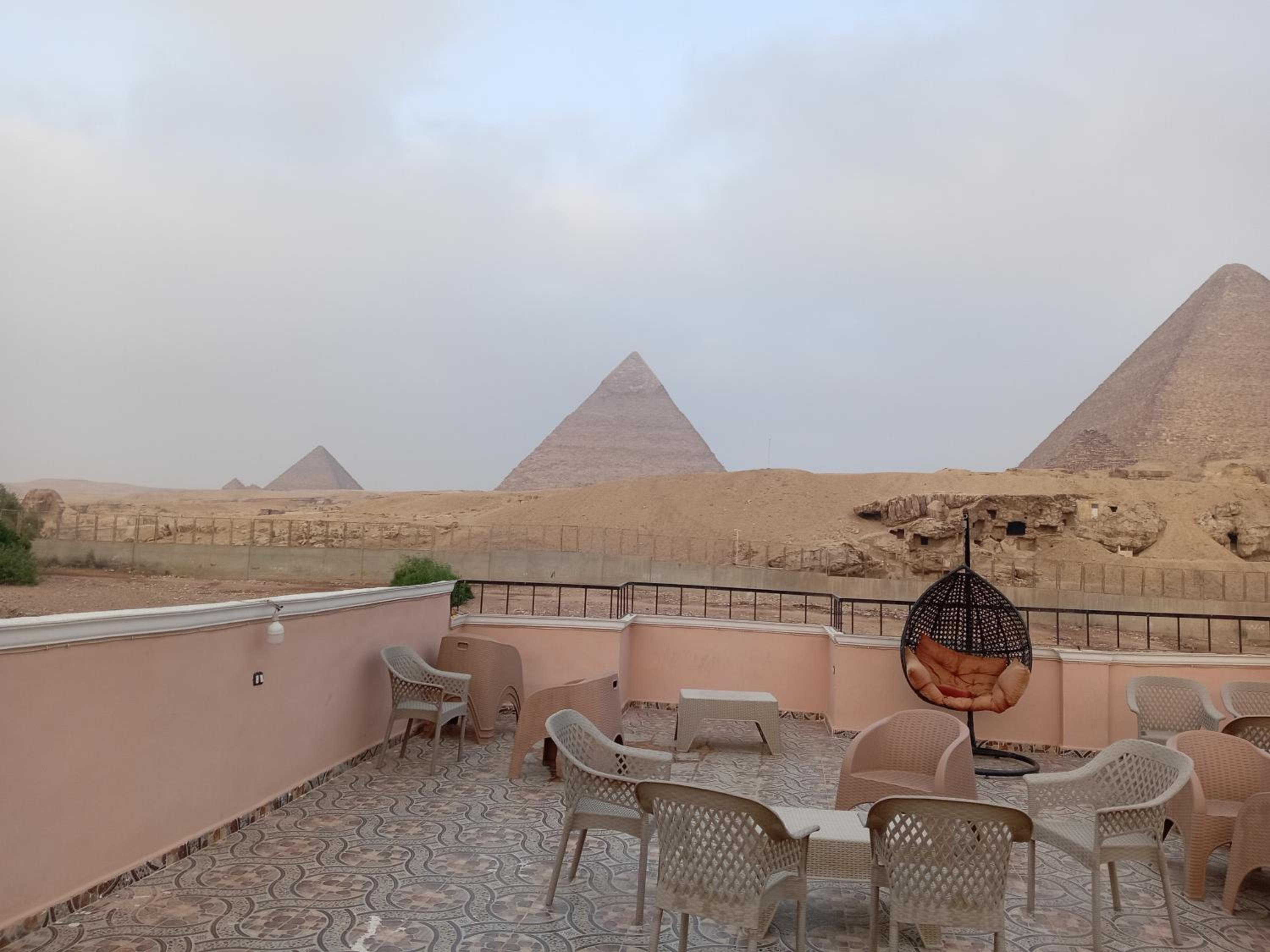 Grensha Pyramids inn