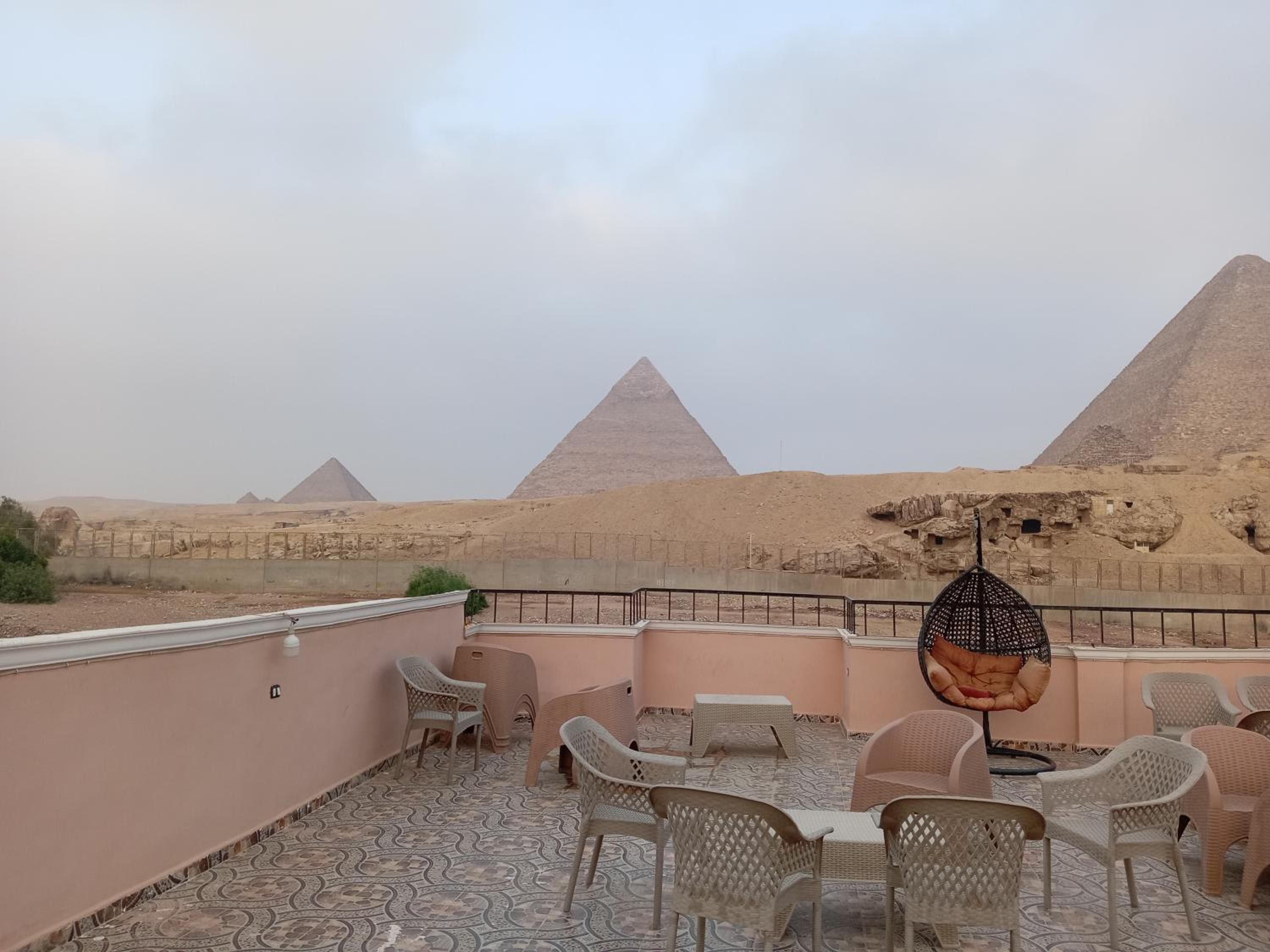 Grensha Pyramids inn