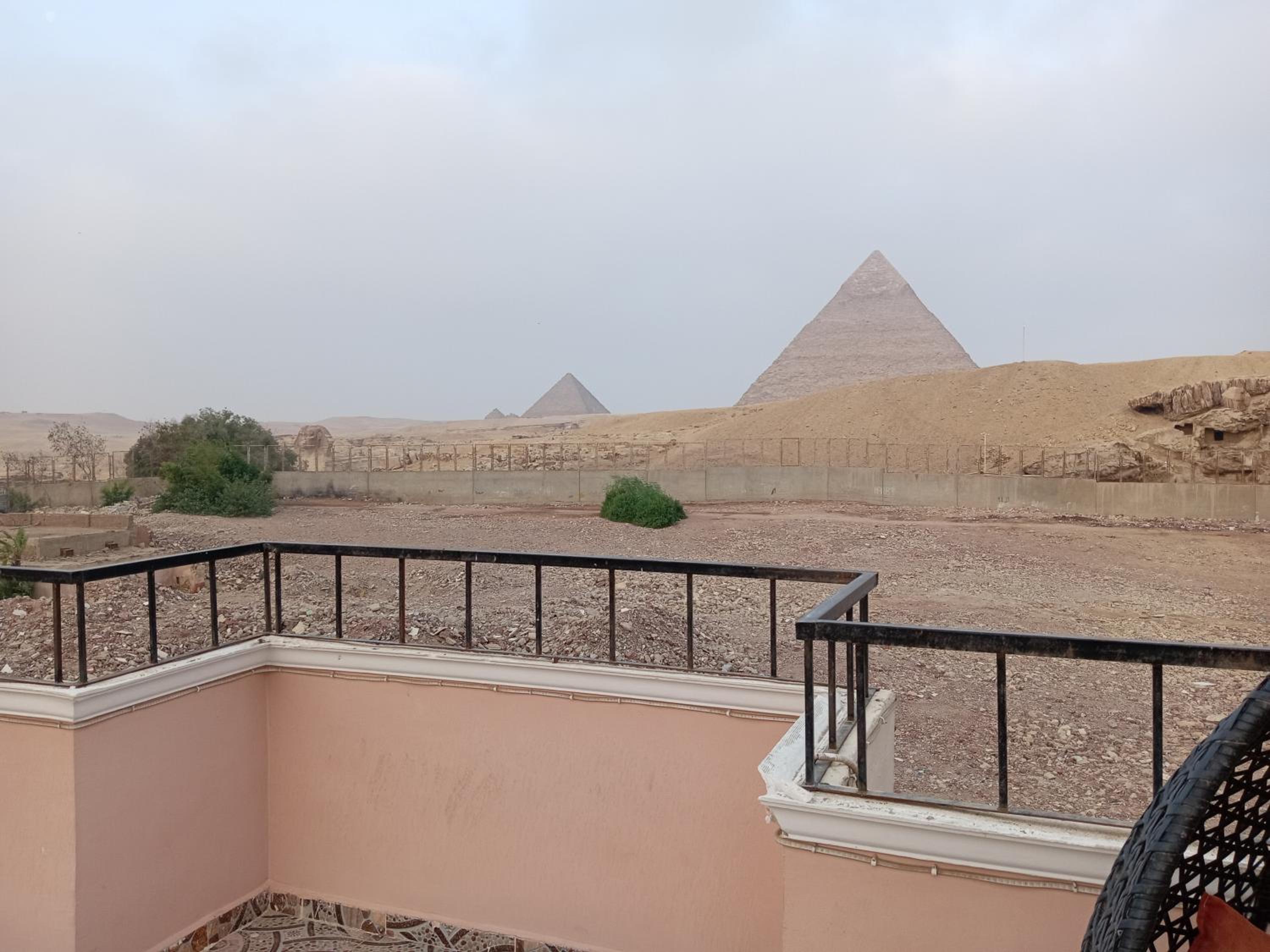 Grensha Pyramids inn