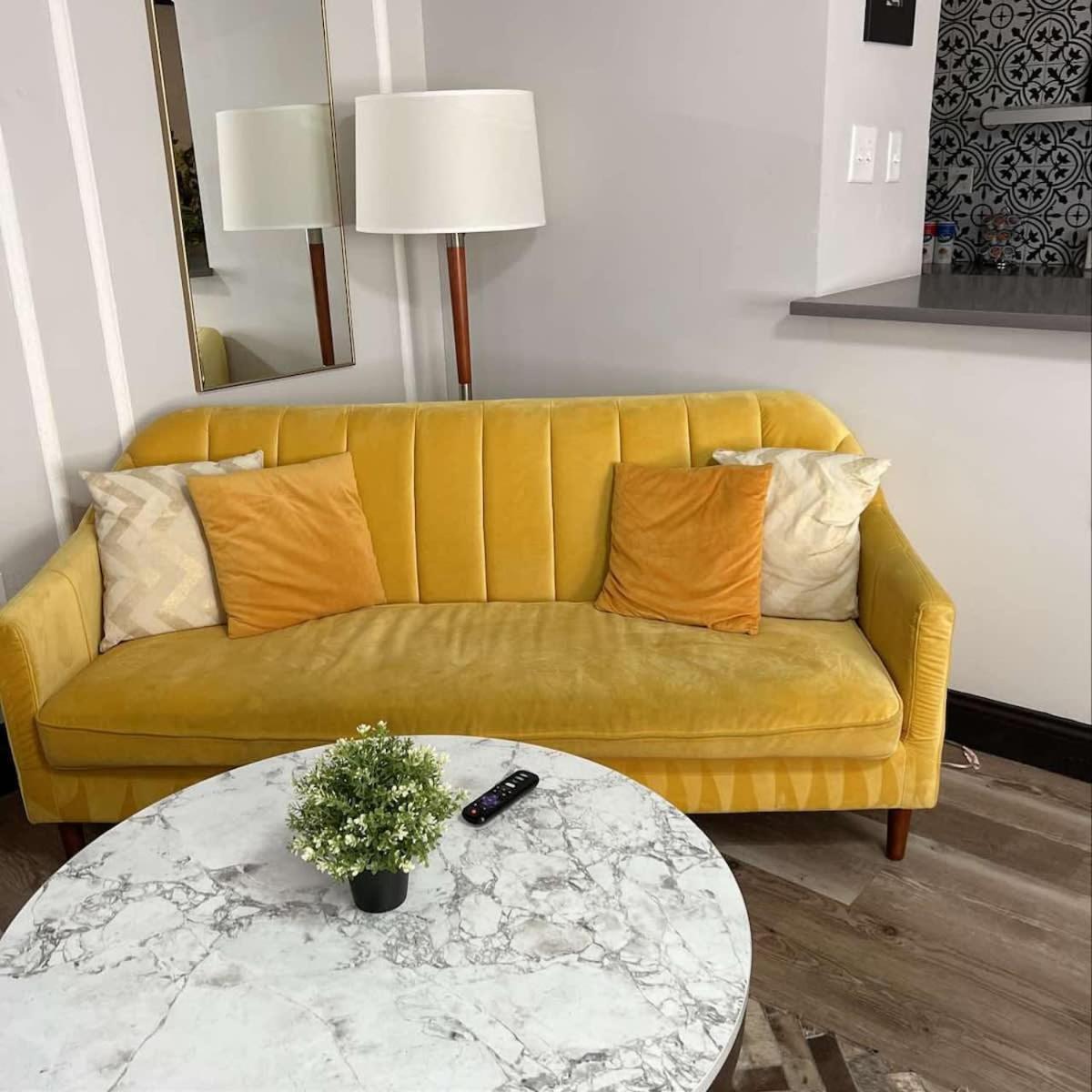 Studio Mins to STL Zoo W&D Parking Forest Park