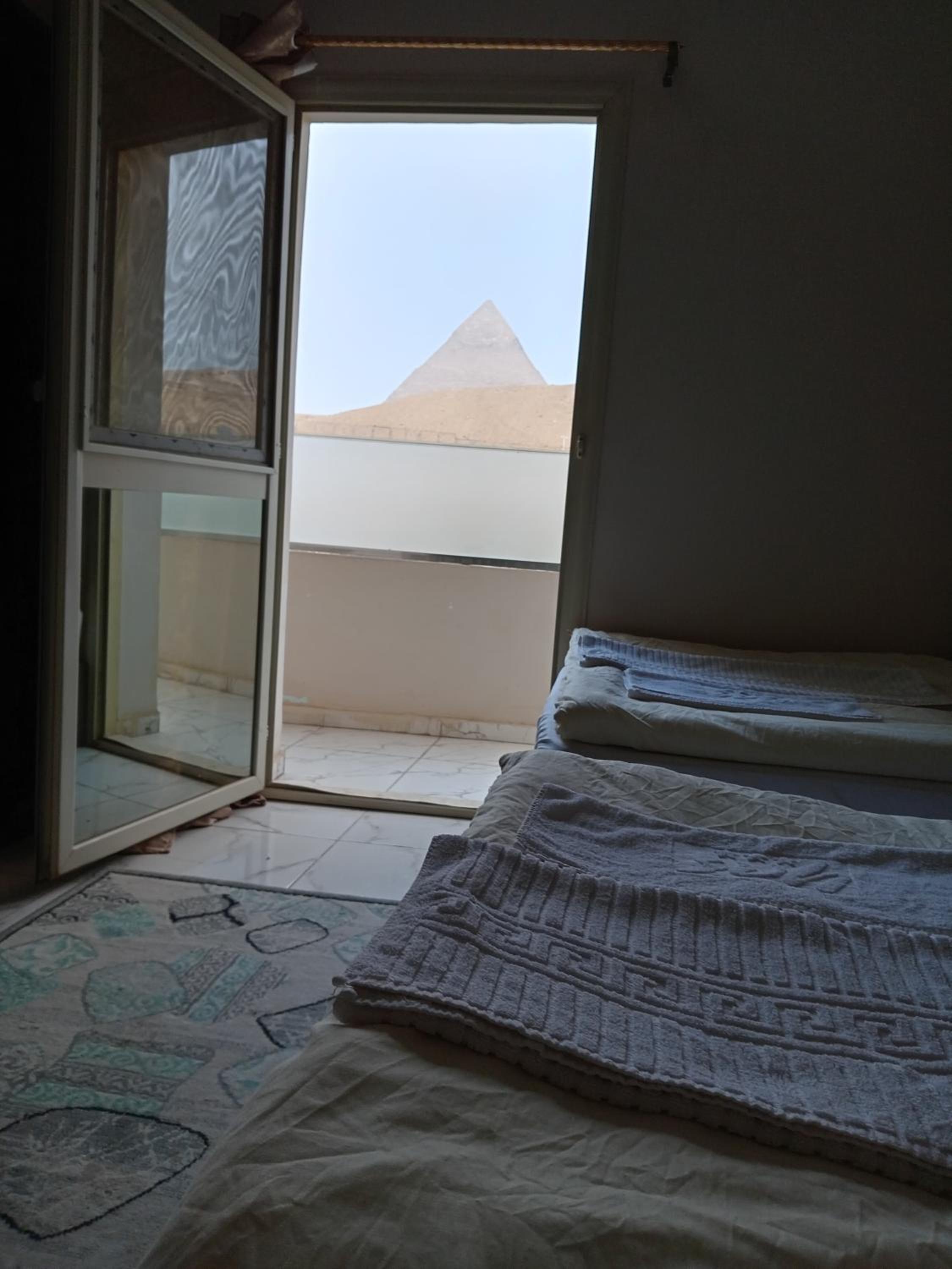 Grensha Pyramids inn