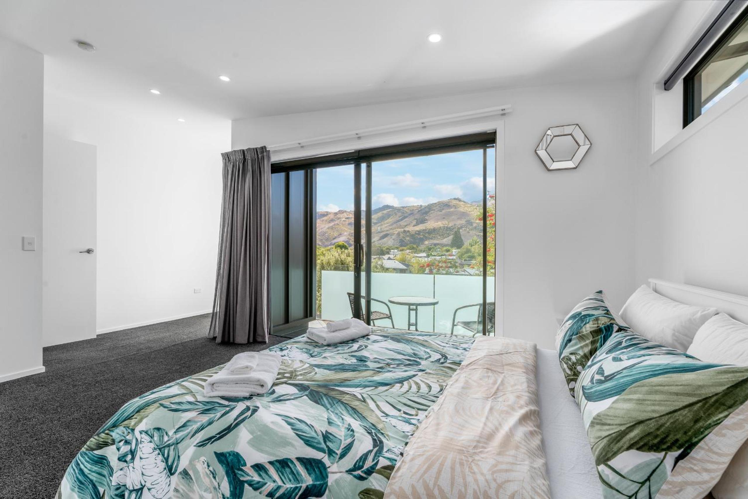 Melmore Oasis - Cromwell Holiday Home view 2
