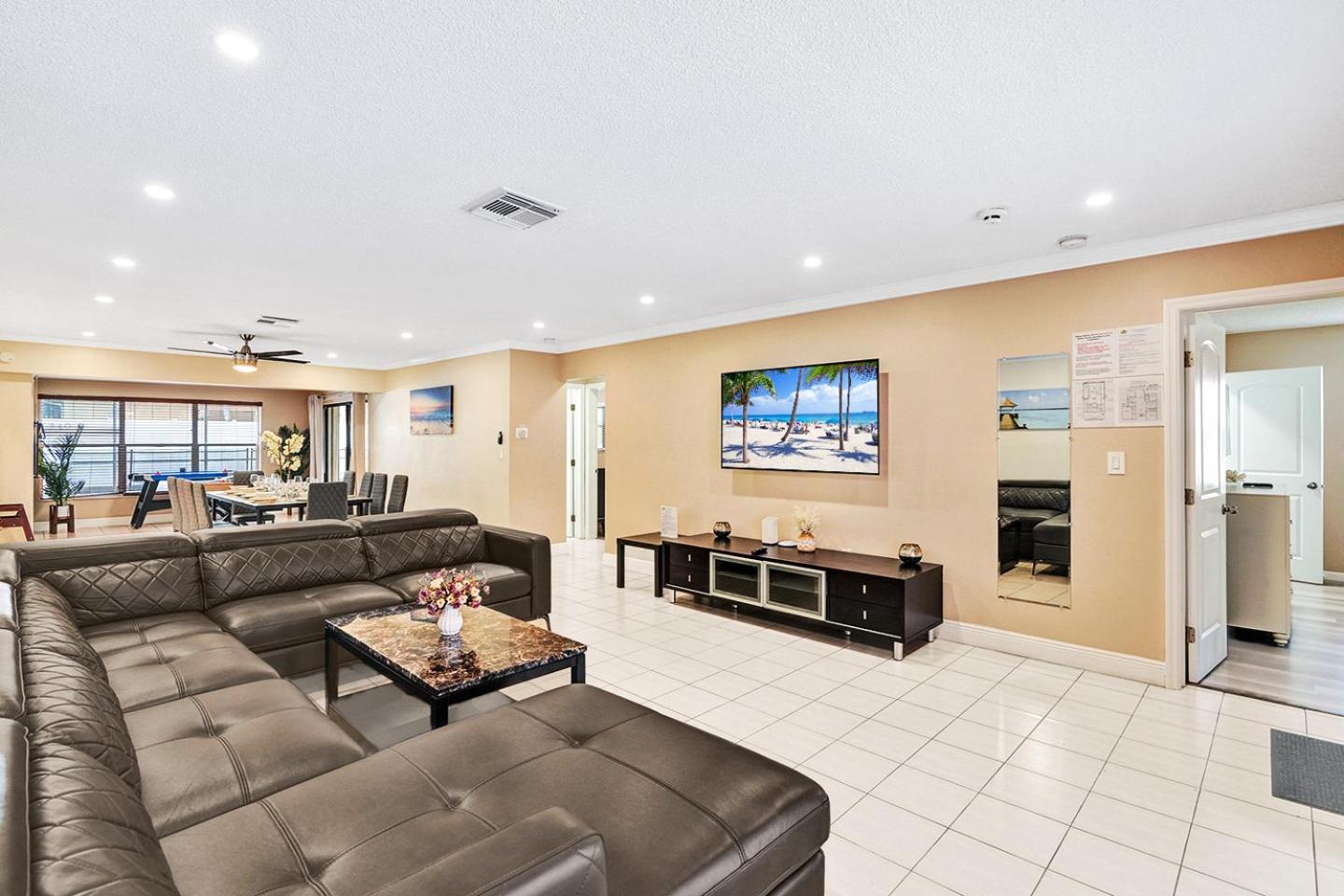 Deluxe 5BR Villa Heated Pool near Hollywood Beach view 5