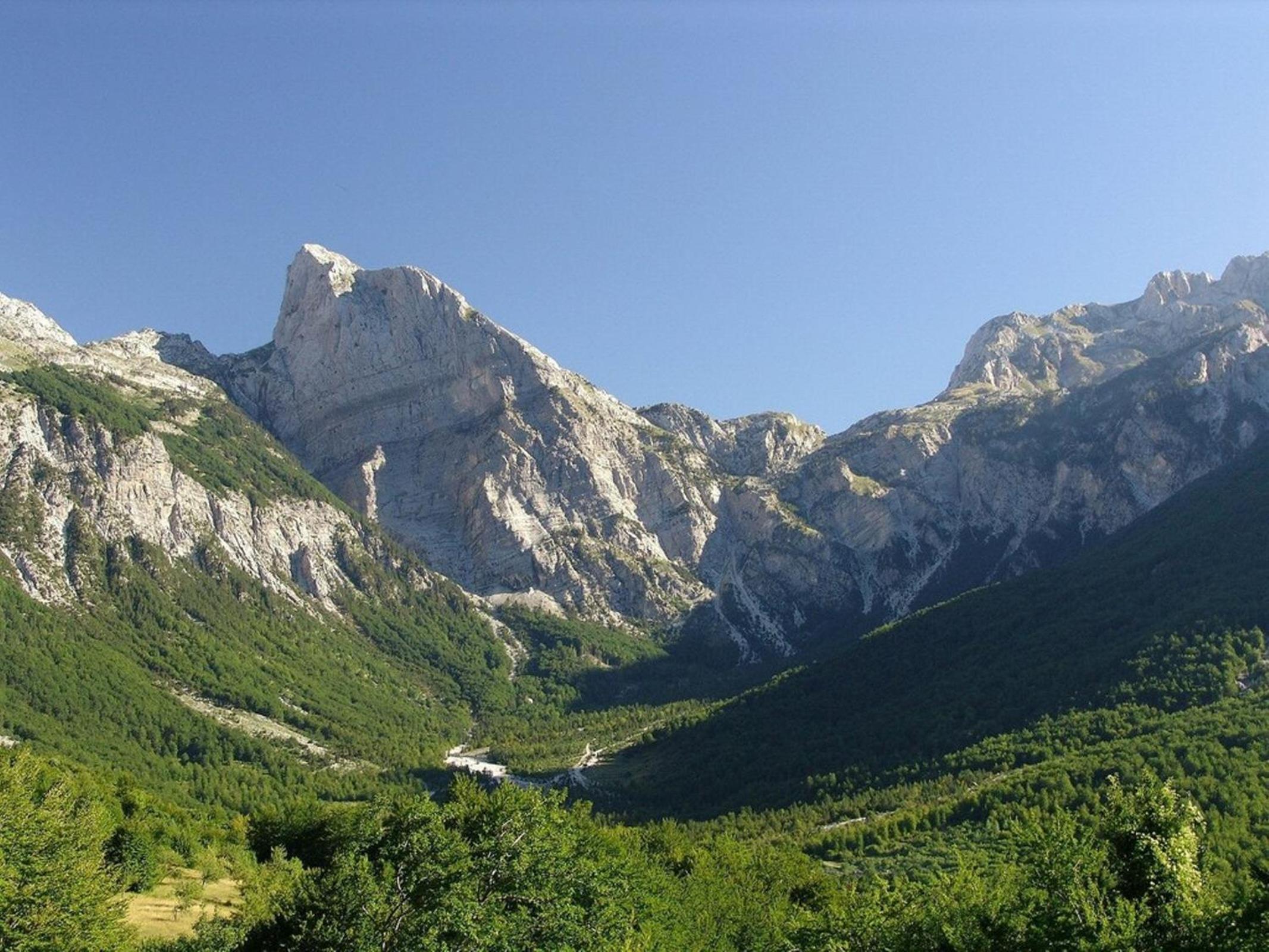 Hotel Vellezrit Guri