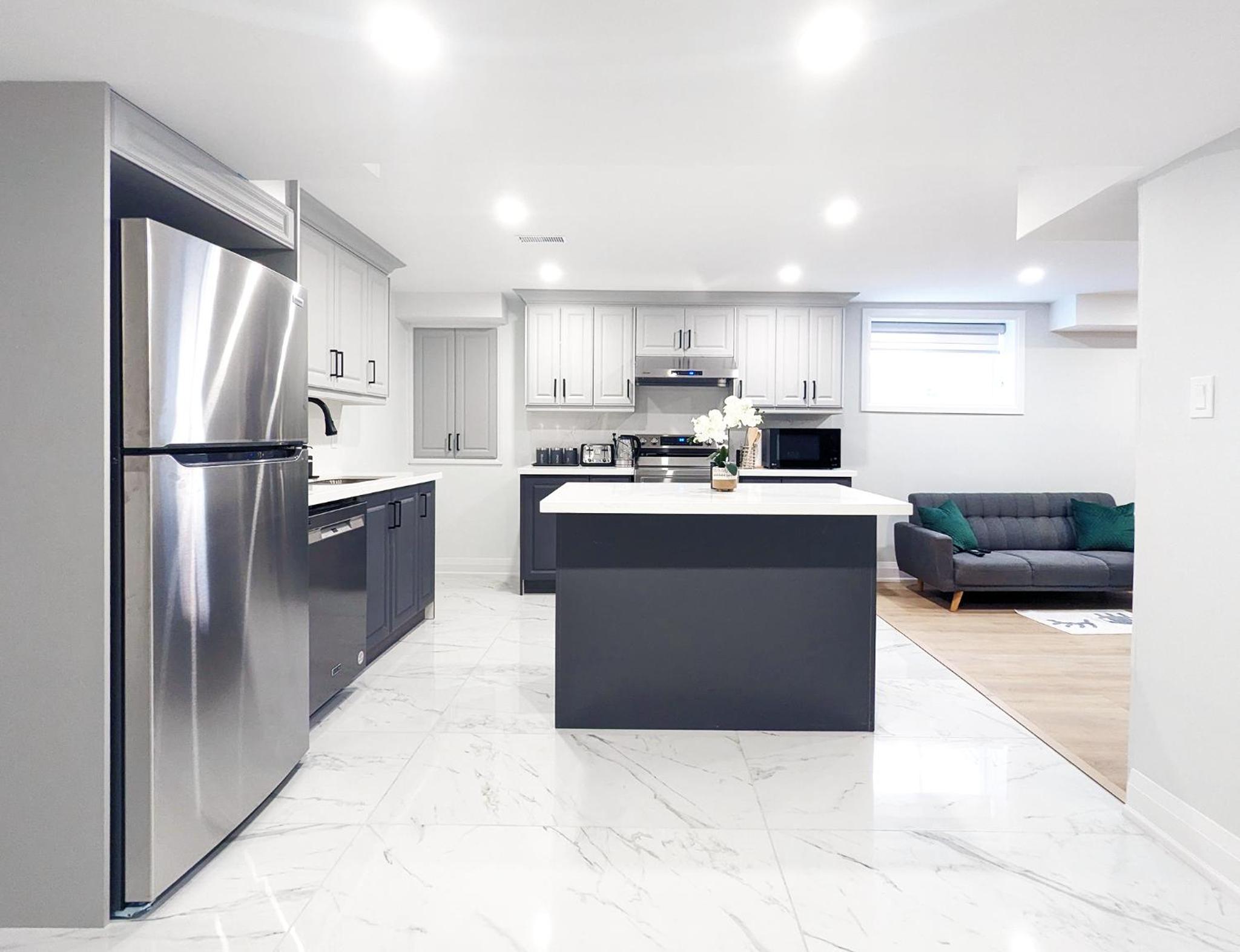 Urban Haven: 2BR/2BA+Office, Kitchen, Dining