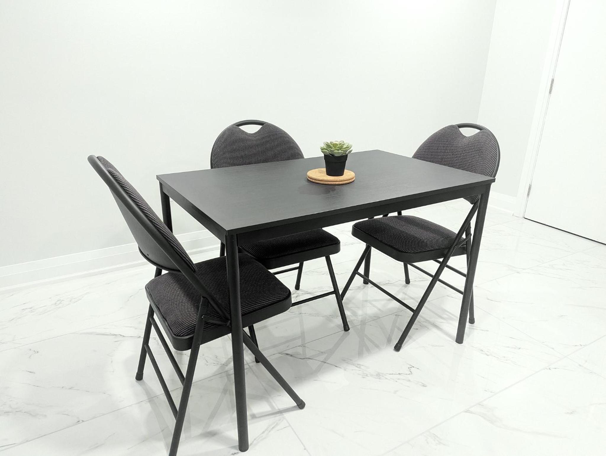 Urban Haven: 2BR/2BA+Office, Kitchen, Dining