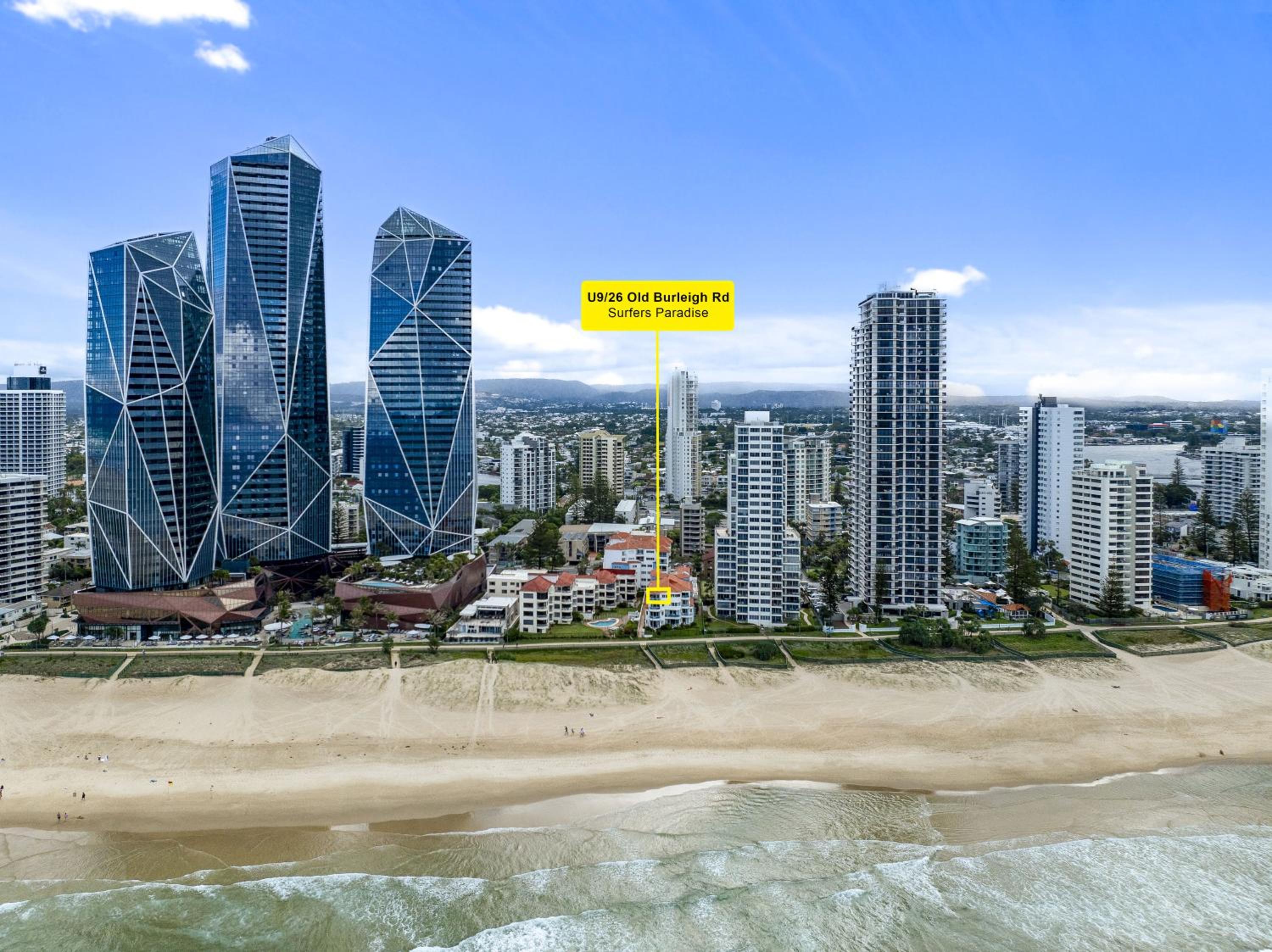 4 Bedroom Multi Level Beachfront Apartment - Q Stay