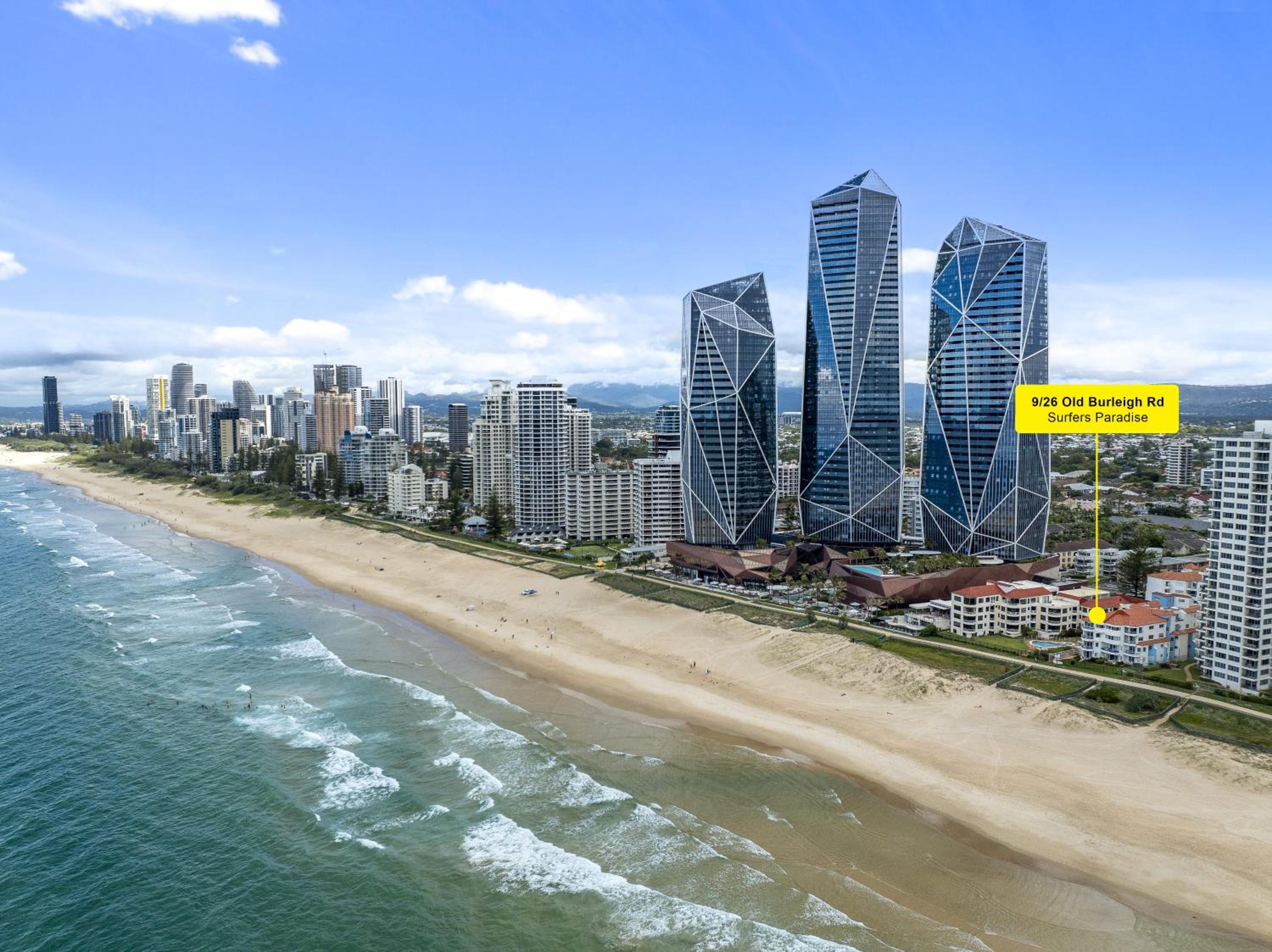 4 Bedroom Multi Level Beachfront Apartment - Q Stay