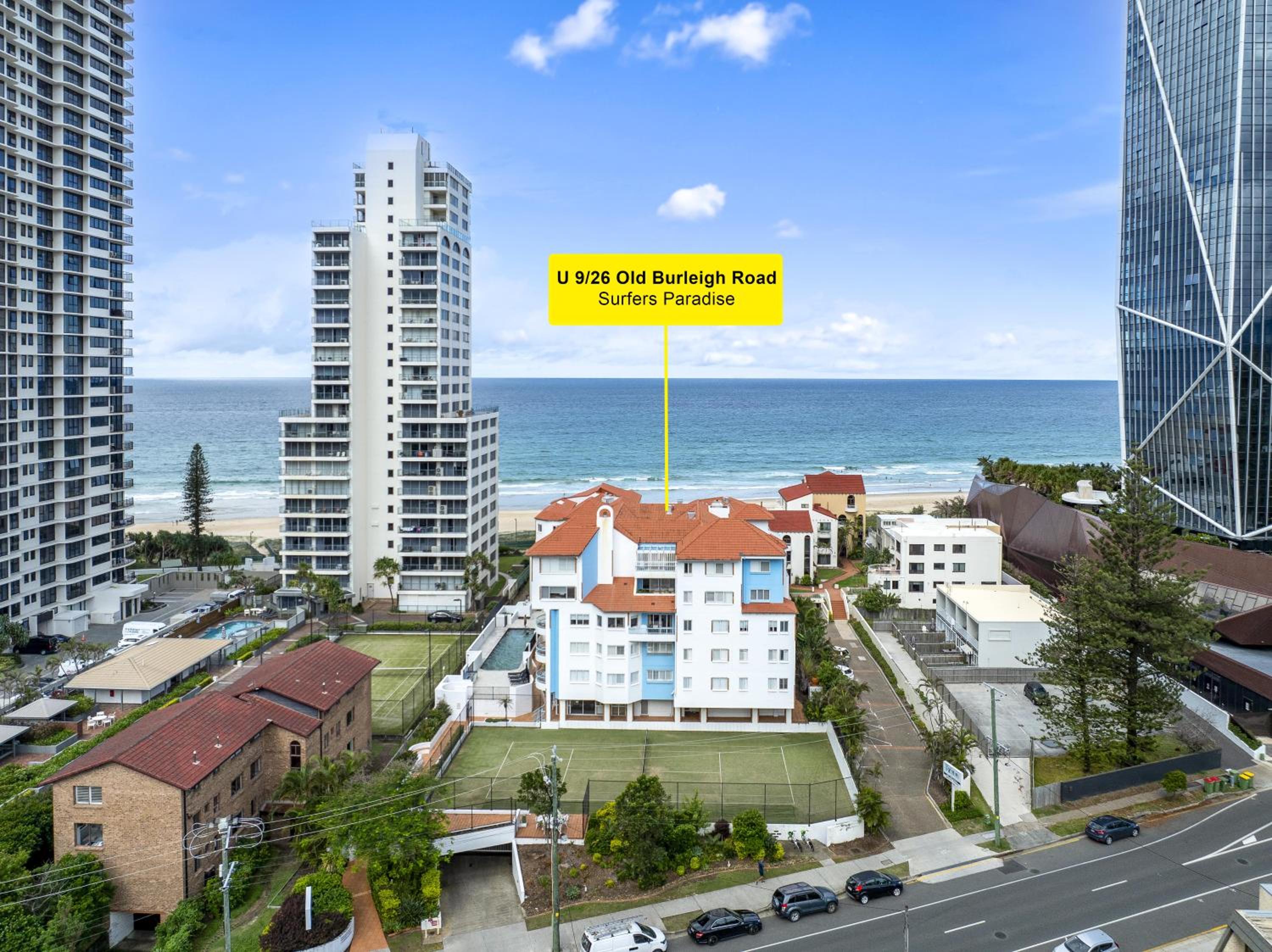 4 Bedroom Multi Level Beachfront Apartment - Q Stay