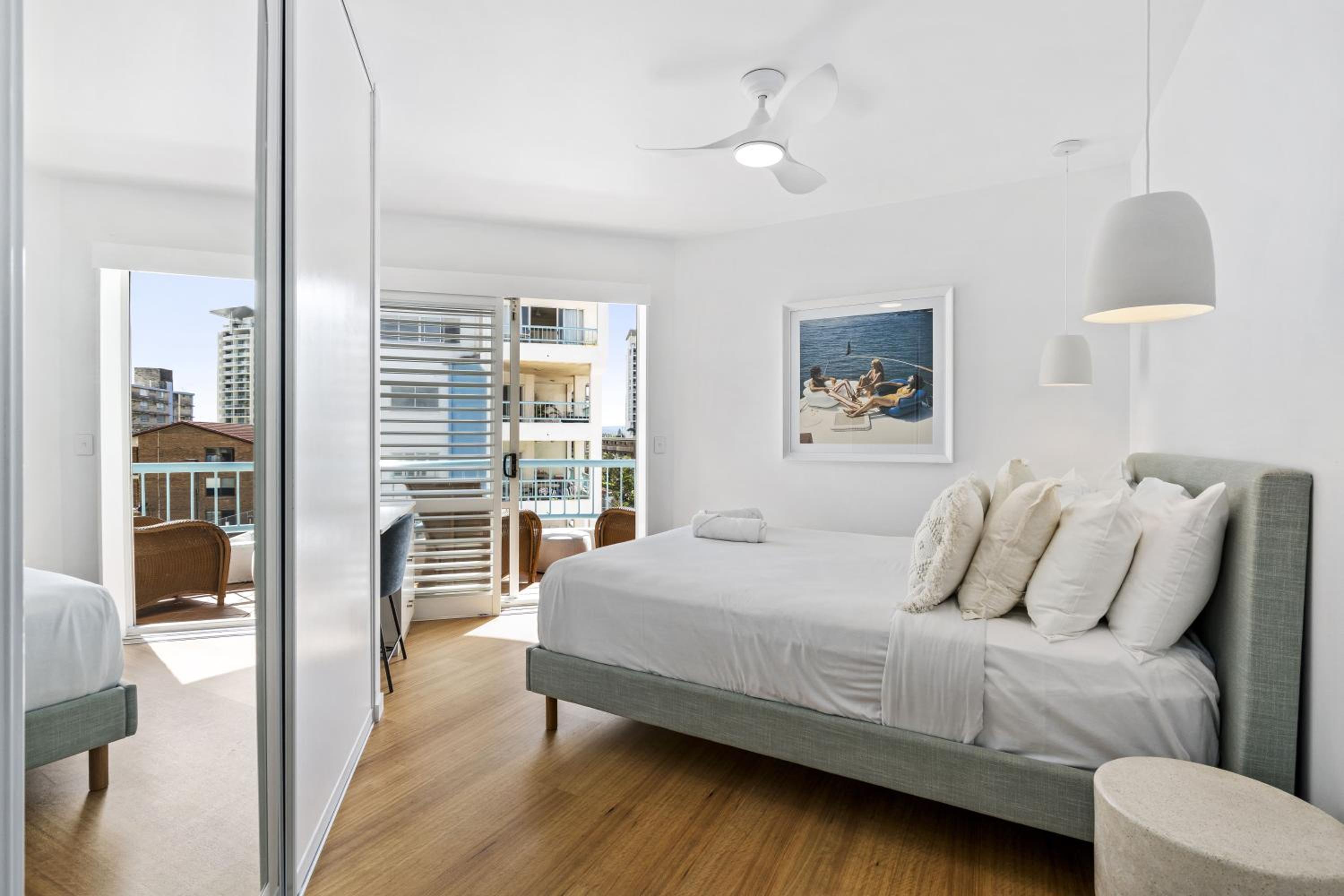 4 Bedroom Multi Level Beachfront Apartment - Q Stay