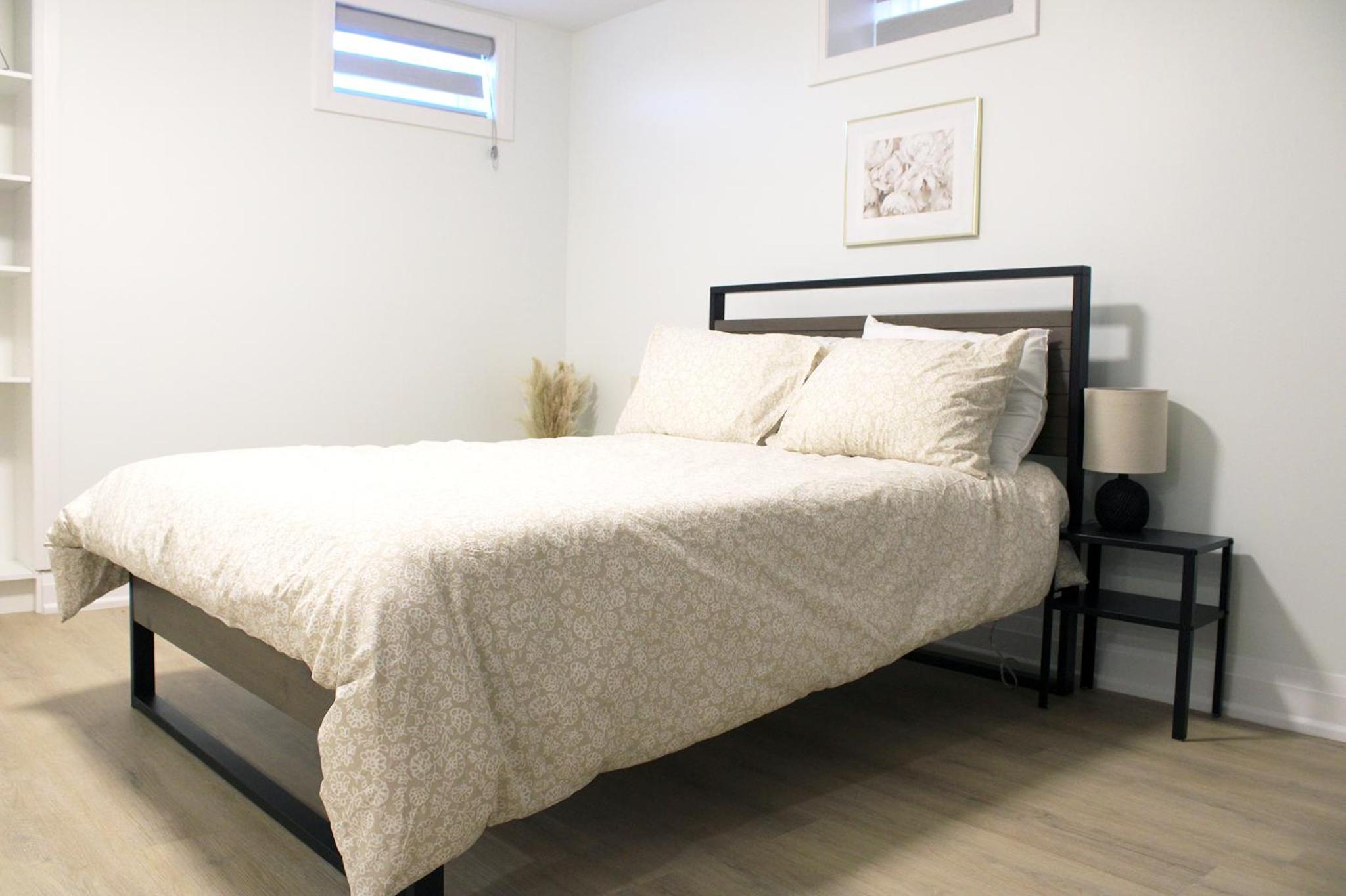 Urban Haven: 2BR/2BA+Office, Kitchen, Dining