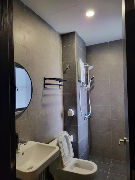 Neu Suite Ampang, LRT Jelatek, Gleneagles Hospital
