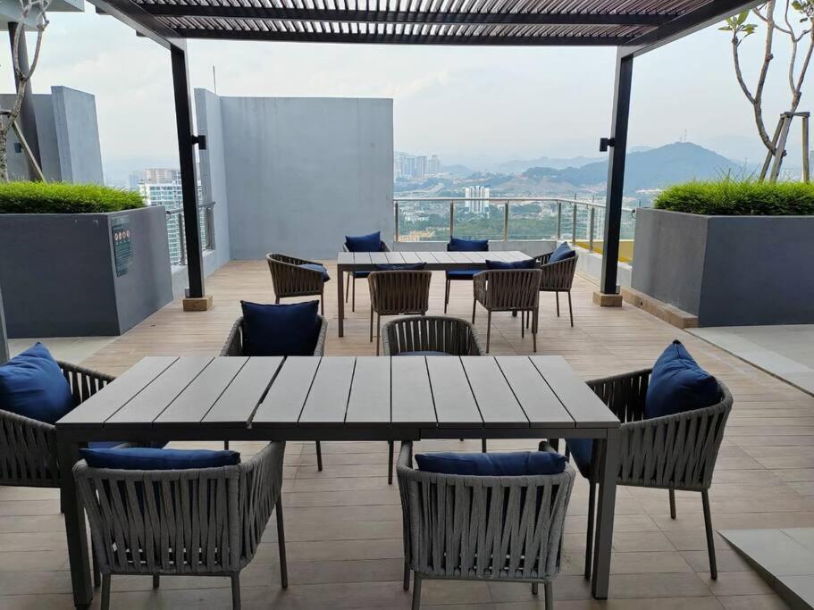 Neu Suite Ampang, LRT Jelatek, Gleneagles Hospital