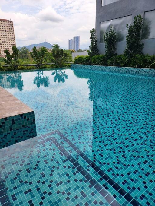 Neu Suite Ampang, LRT Jelatek, Gleneagles Hospital