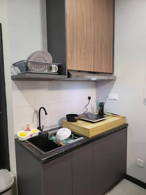 Neu Suite Ampang, LRT Jelatek, Gleneagles Hospital