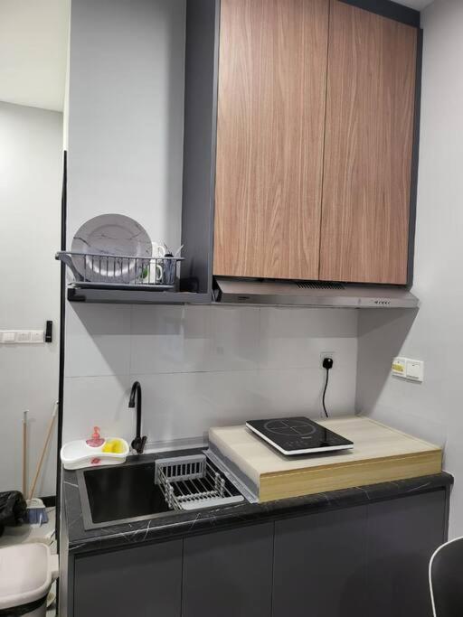 Neu Suite Ampang, LRT Jelatek, Gleneagles Hospital