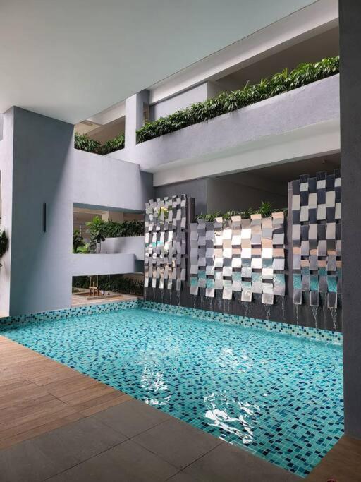 Neu Suite Ampang, LRT Jelatek, Gleneagles Hospital