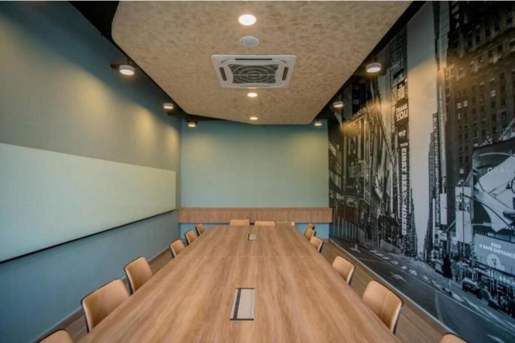 Neu Suite Ampang, LRT Jelatek, Gleneagles Hospital