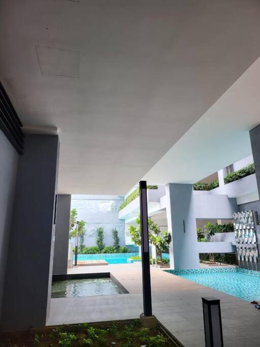 Neu Suite Ampang, LRT Jelatek, Gleneagles Hospital