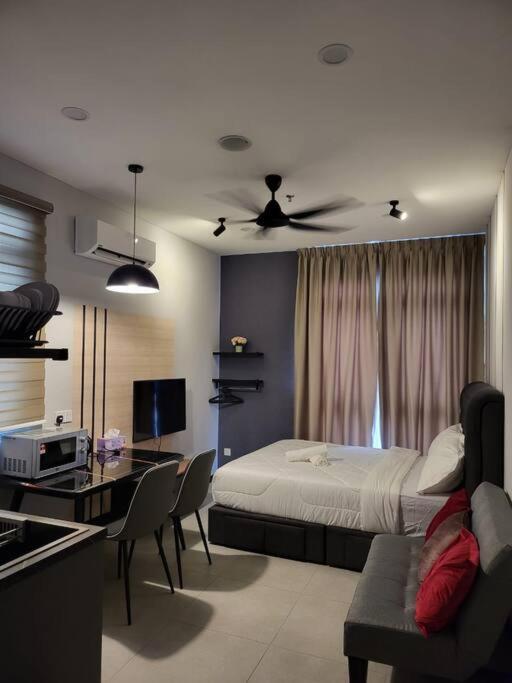 Neu Suite Ampang, LRT Jelatek, Gleneagles Hospital