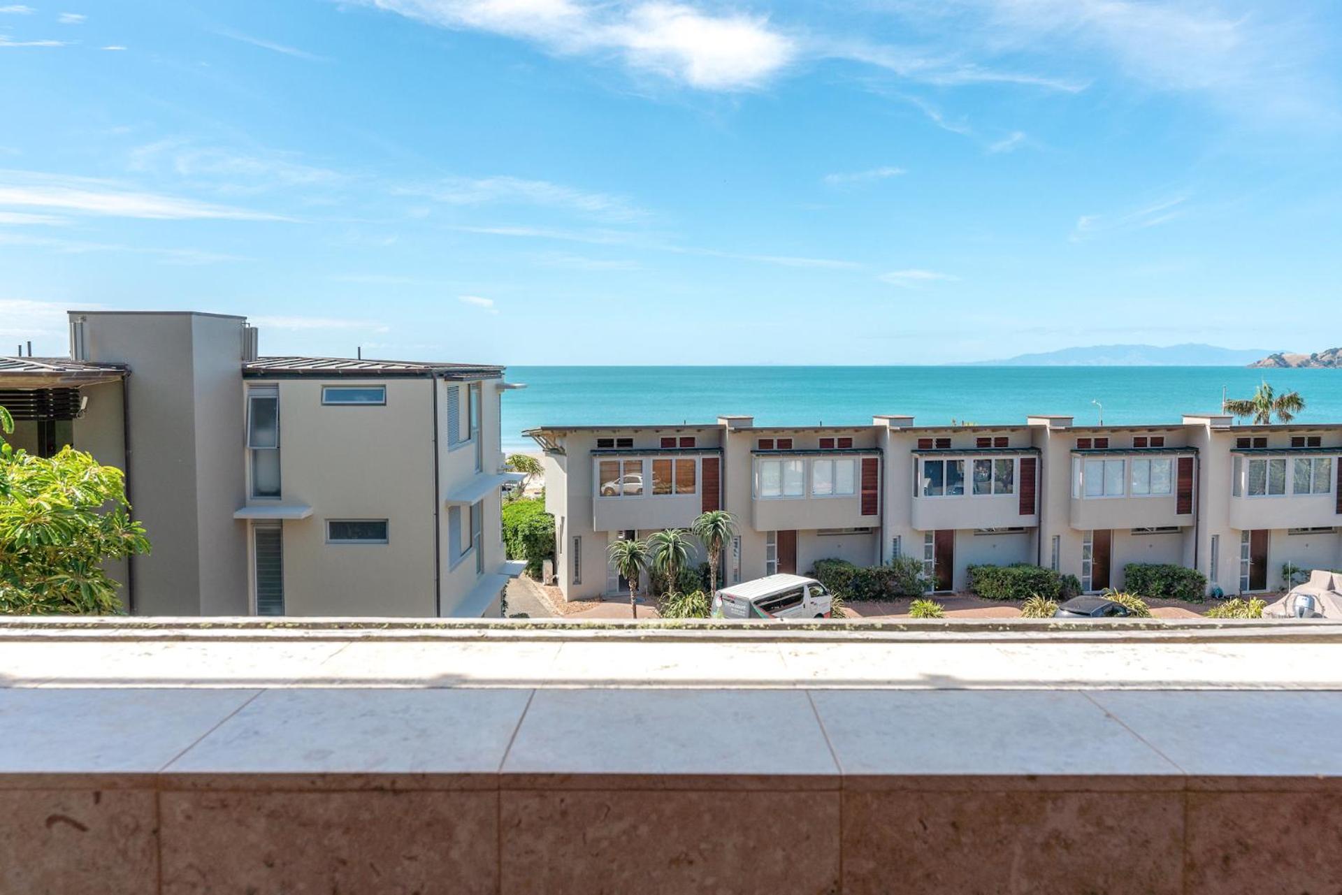 Horizon on The Beach at The Sands view 3